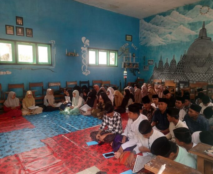 Siswa MA Nasy-atul Muta’allimin Khatamkan Al-Qur’an di Hari Kedua Tadabur Ramadhan