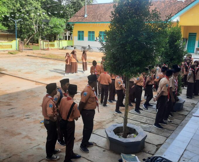 Waka Kesiswaan MA Nasymut Pimpin Apel Persiapan Asesmen Sumatif Akhir Semester Ganjil