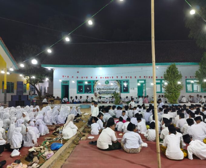 Peringatan Maulid Nabi di Madrasah Nasy-atul Muta’allimin, OSIM Tampil sebagai Penggerak Kebersamaan